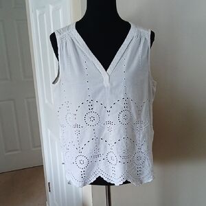 GAP White Eyelet V-Neck Sleeveless Summer Cotton Top
